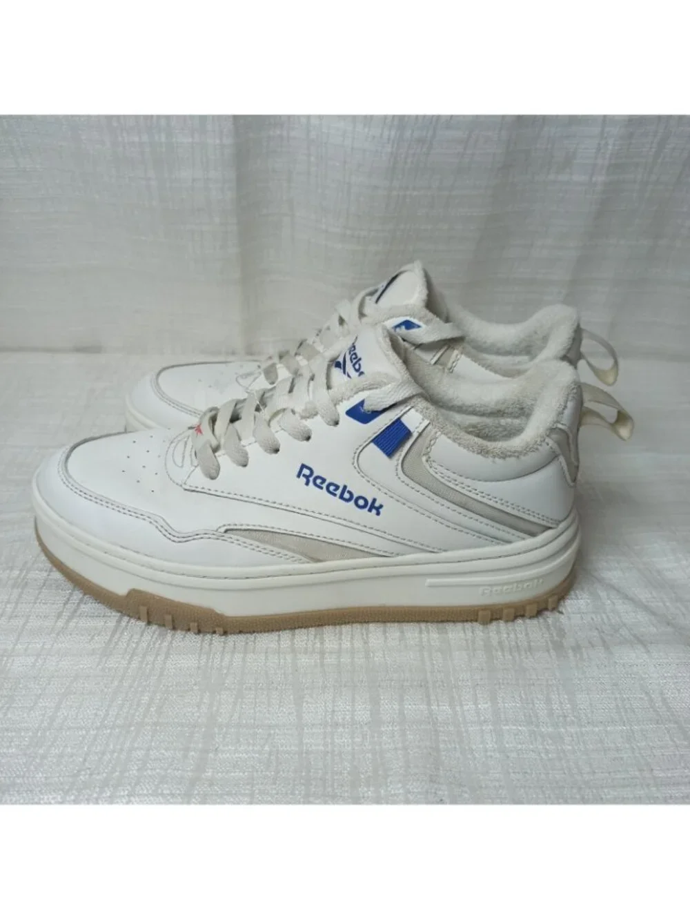 Reebok Reevamp Women's Size 7 White Blue Leather Sneakers FFC0124275